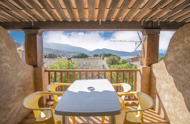 L'Azzura 80m from the Beach – Sea and Mountain View, Private Terrace, Air Conditioning and Wi-Fi