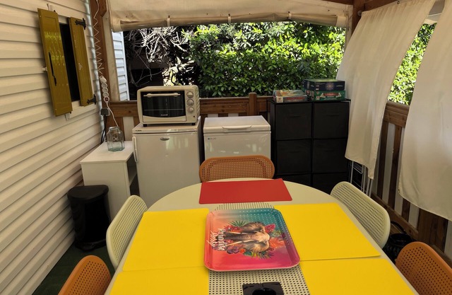 L'Echappée Belle by Sandra and Nico, comfortable mobile home in Camargue in 4 *.