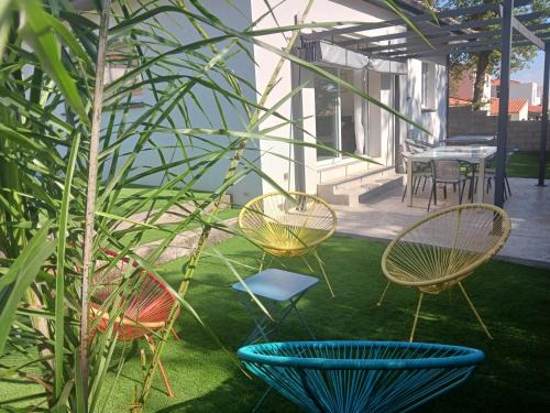 L'Eden des Aspres Villa plain pied T4 avec Jardin, terrasse, BBQ & Wifi