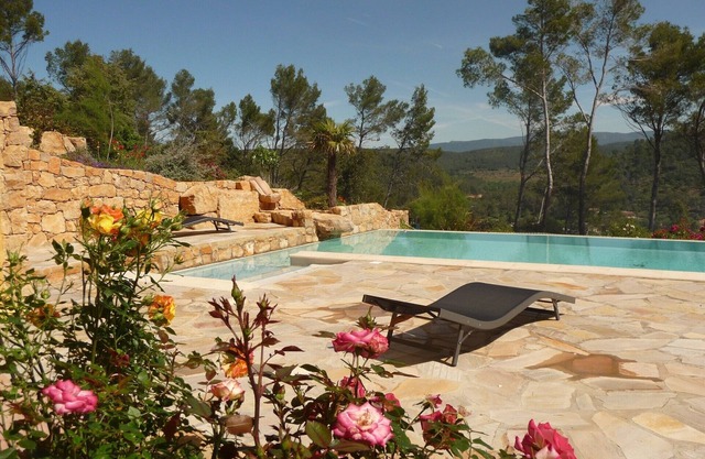 L 'OLIVADE LARGE RECENT VILLA WITH PANORAMIC VIEW