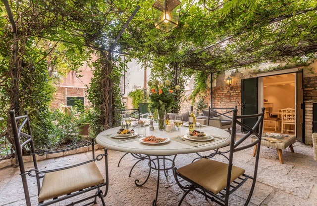 La Baruffa with Private Garden