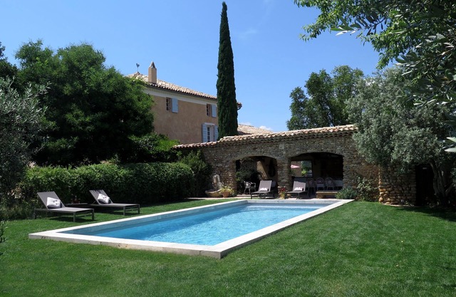 La bastide de Valensole in Provence, private estate and swimming pool