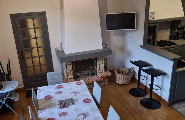 LA BOURBOULE, pleasant 2* town house with fireplace