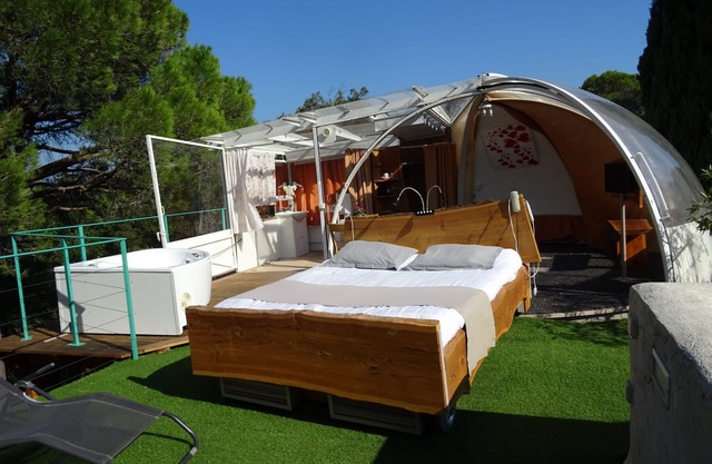 La Bulle on the roof