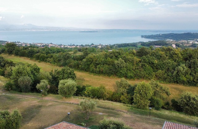 La casa di Trude, independent apartment with garden.