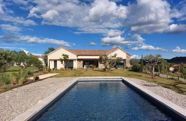 La Casa Familia 230 m2 architect-designed villa with 11 x 4.5 m saltwater swimming pool