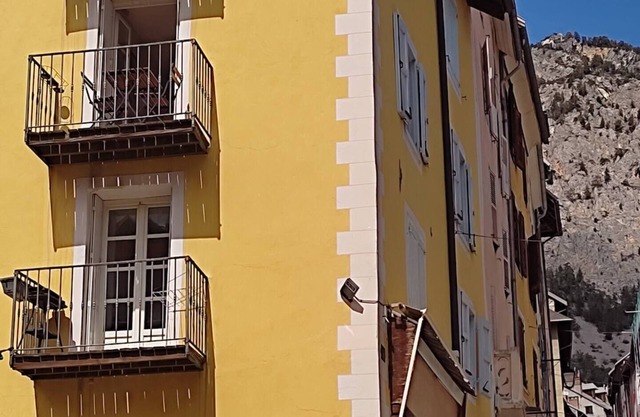 La Casa Gialla: Cosy apartment in the heart of Briançon's historic center