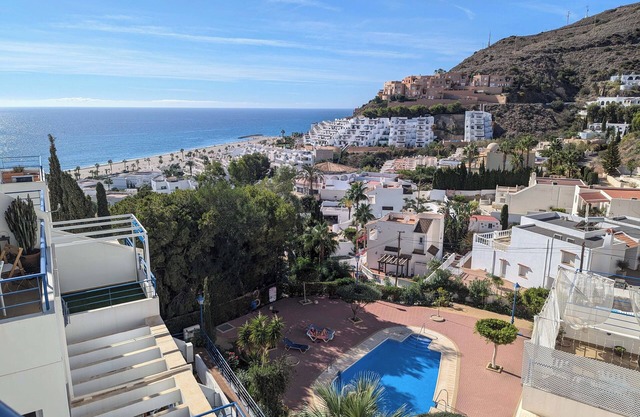 La Casa Redonda lovely 3 bed penthouse withn sea views - a short walk to beach