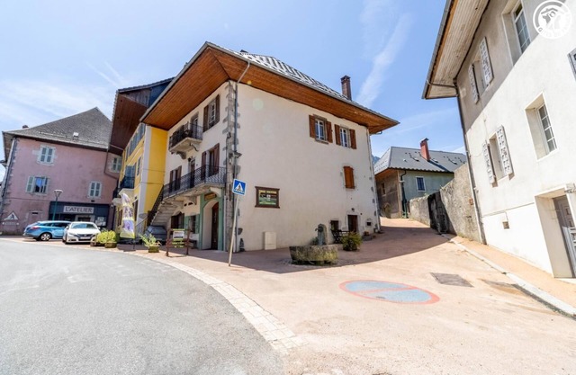 LA COMPAGNIE DU BOURG