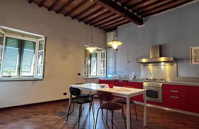 La finestra su Pisa - Two Bedroom Apartment, Sleeps 4
