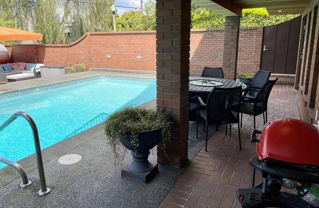 La Grande ★ Pool & Sauna ★ Prefect Relaxing Getaway!
