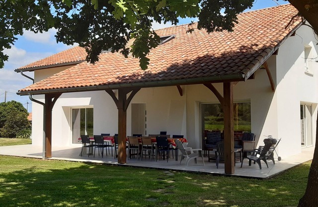 La grange CABIROL- Large renovated house 10 minutes from the ocean with swimming pool