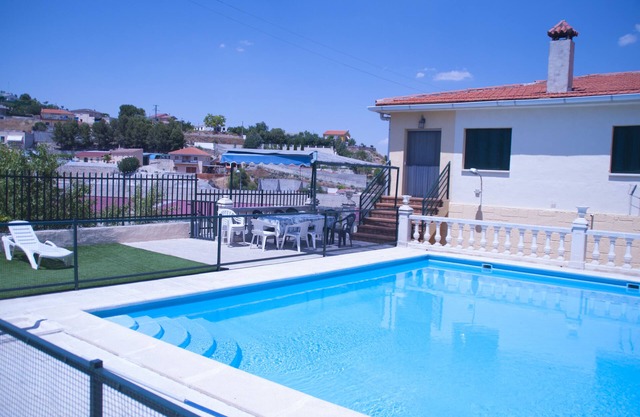 La Higuera, in Valdelaguna, for 10/15 people with Swimming Pool