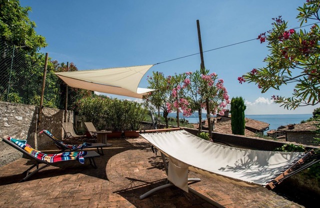 La Loggia independent apartment with lake view and terrace