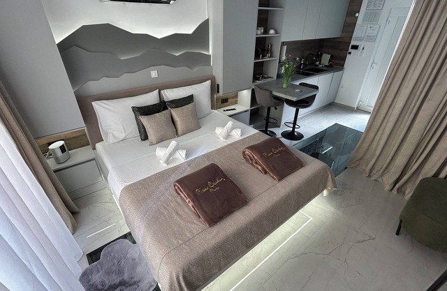 La Luna ⭐ Petite Suite Deluxe Apartment with free Jacuzzi and Bikes
