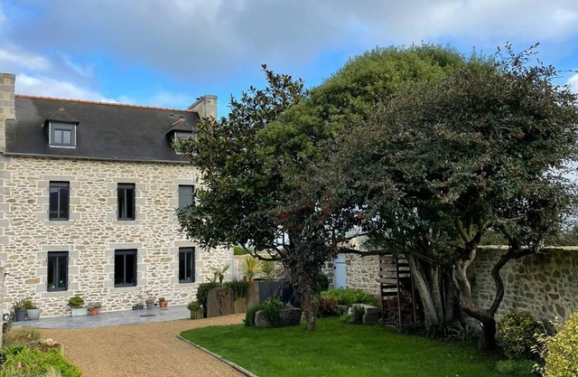 La Maison d'Alice ☀️ sleeps 4 to 12 near the sea.