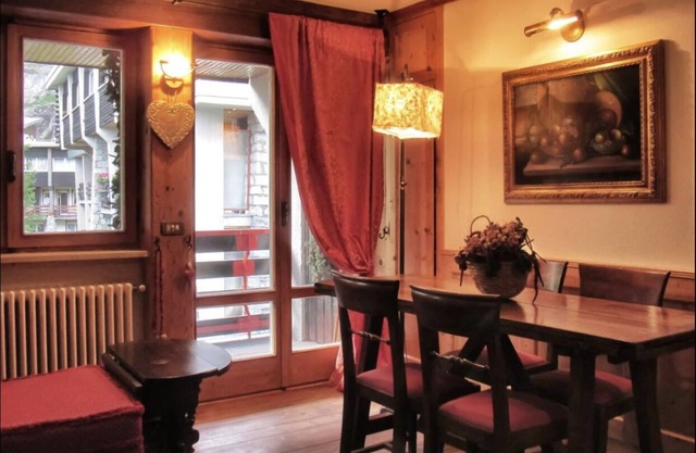 La Maison Cretaz - walking distance from the slopes!