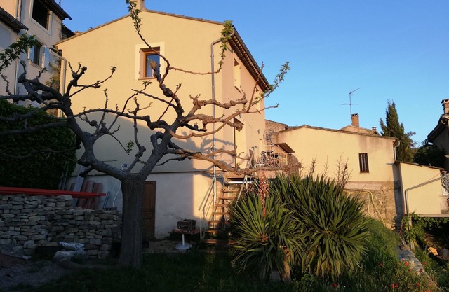 LA MAISON D'ETIENNE - breathtaking views, terrace, garden, quiet. In the heart of SAIGNON