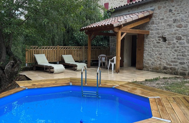 La Maison des Charrettes - Characterful gîte with private pool for 2/4 people