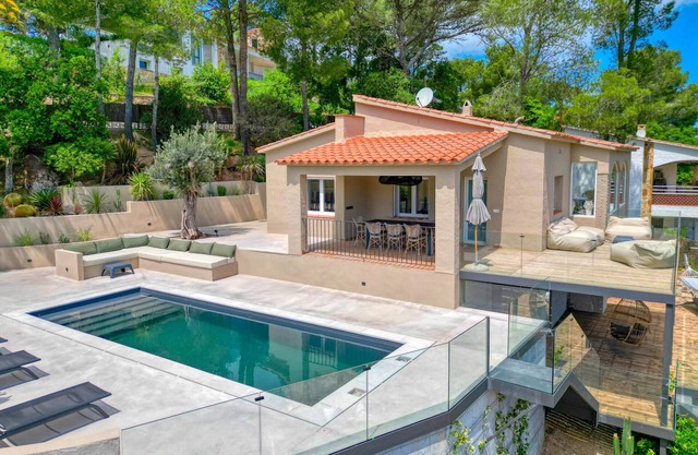 LA MAISON DES VACANCES: Beautiful house with private pool and sea views in Pals