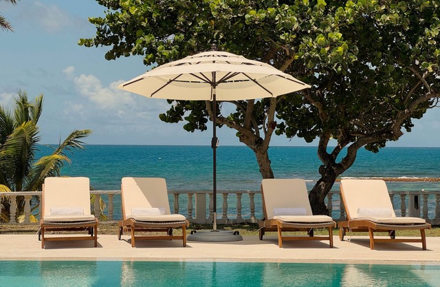 LA MAREA, a Breathtaking Seaside Retreat with Modern Elegance and Charm