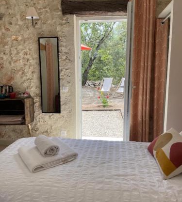 La Parenthèse du Var - Chambre d'hôtes petits déjeuners inclus et terrasse ombragée