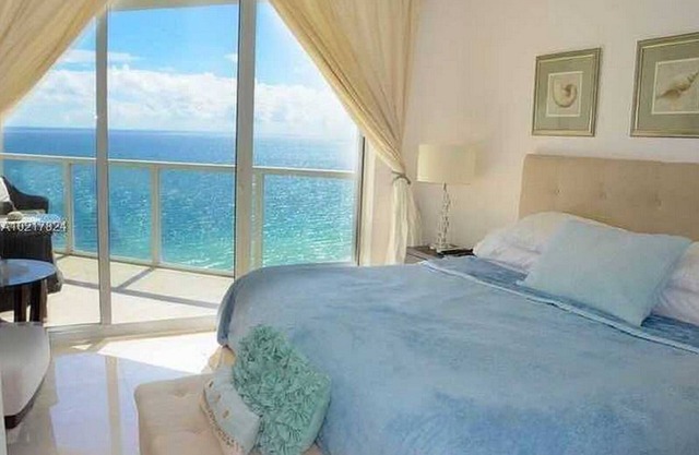 La Perla 5 star Condo STR-00547