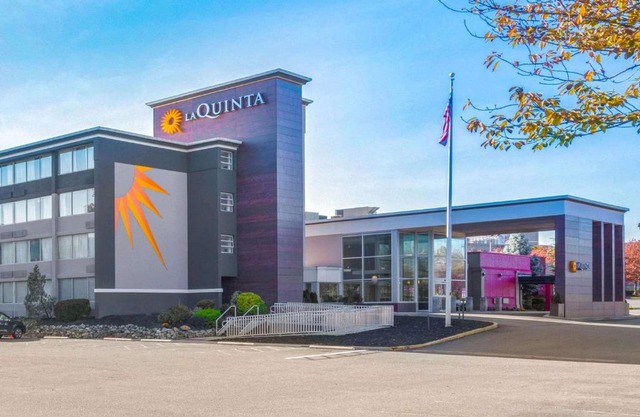 La Quinta by Wyndham Clifton/Rutherford