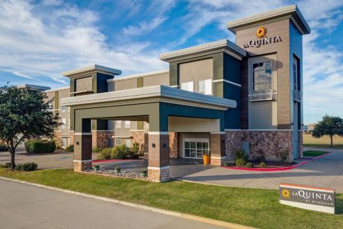 La Quinta by Wyndham Ft. Worth - Forest Hill, TX