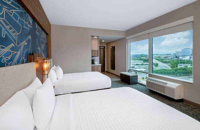 La Quinta Inn & Suites by Wyndham Nashville Downtown/Stadium