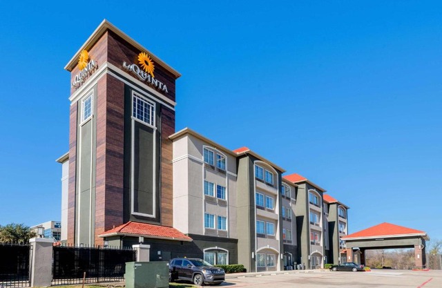 La Quinta Inn & Suites by Wyndham Fort Worth Arlington West
