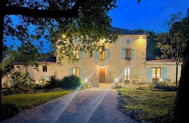 La Taillade: 7 bed country house in idyllic location with pool, hot tub and A/C