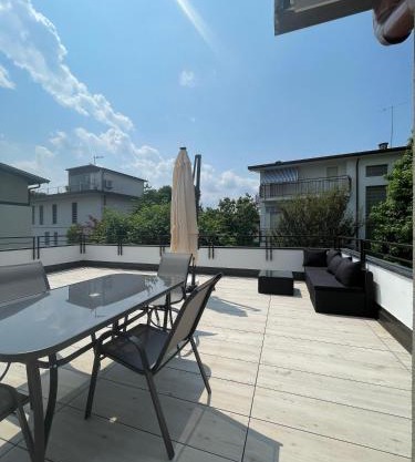LA TERRAZZA - Very Quiet - Free park - 3 min from Varese center and lake - AIR Conditioning - Cycling friendly