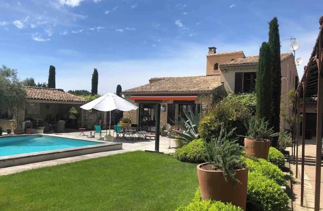 La Villa de Robion Su
