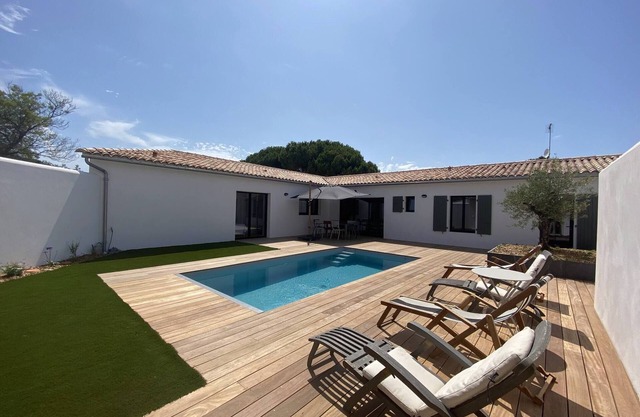La Villa du Petit Sergent : swimming pool accommodation for up to 8 people