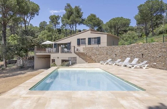 La Vinya House with swimming pool and parking