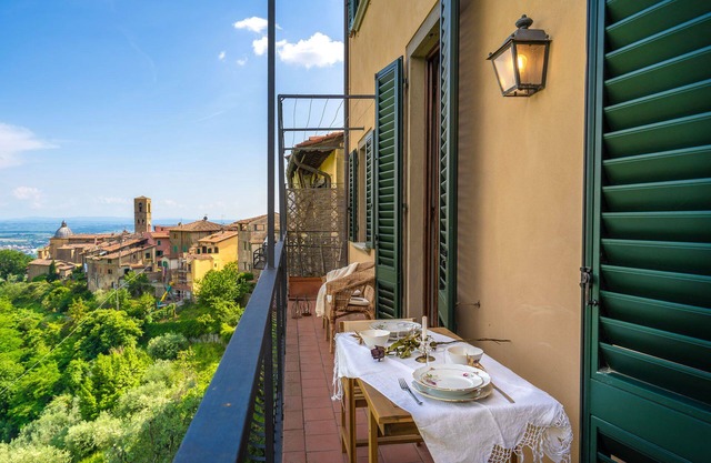 La Volata - Panoramic Apartment in the Medieval Heart of Massa e Cozzile