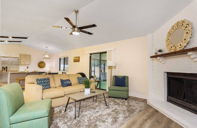 Labor Day Getaway! Glimmering Jacksonville Getaway Grill Mayo & Beach~Sleeps 7