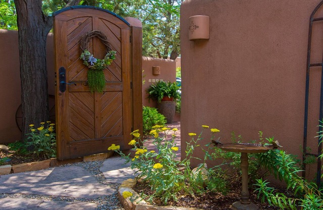 Labor Day Special! South Capitol Condo! 8-30 to 9-4! n2 BR, 2BA, 2 Patios!