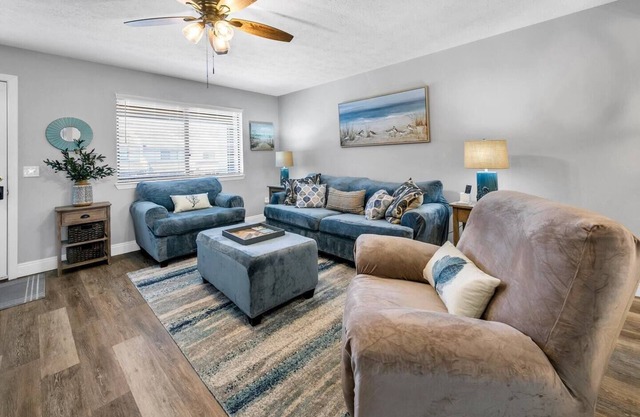Laguna Breeze! Newly Updated! 90-Seconds to Beach