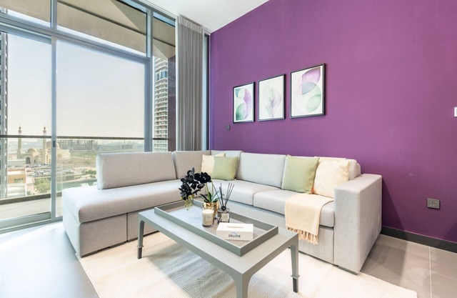 Lake and City Views 1BR, Short Distance to Metro
