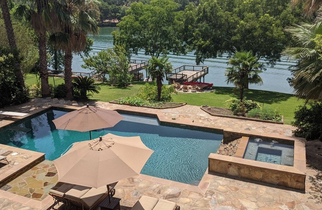 LAKE AUSTIN WATERFRONT ESTATE: SUMMER ONLY. MIN 30 DAY RENTAL