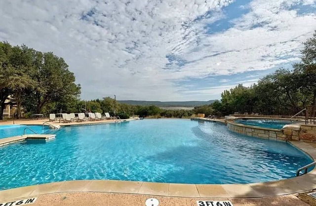 Lake Condo - Beautiful views, pools, pickle ball, trails, and more!
