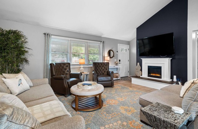 Lake Cottage|Hot Tub|Game Room|Sleeps 7