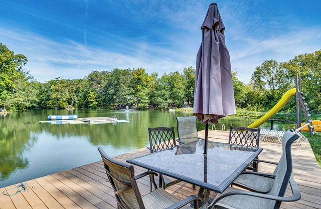 Lake Escape w/Hot Tub & Docks in Hope!
