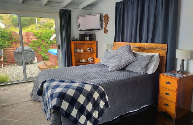 Lake Ferry Bach @lake Onoke South Wairarapa and Spa