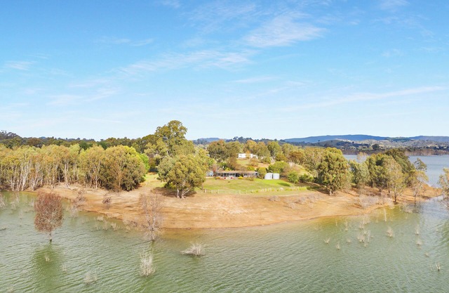 Lake Lodge - Mansfield Waterfront