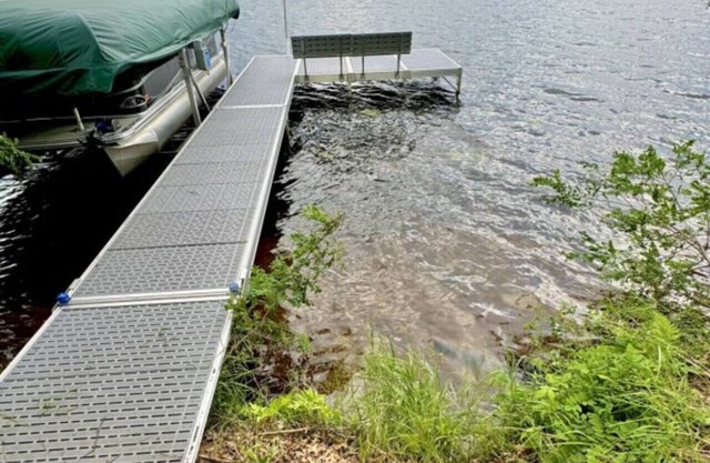 Lake Minerva w/Dock bring boat on Trails
