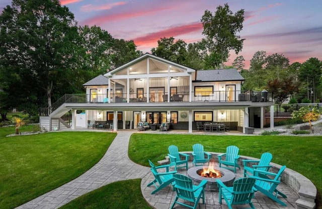 Lake Norman waterfront home- views, fire pit, fenced in yard! Great for families