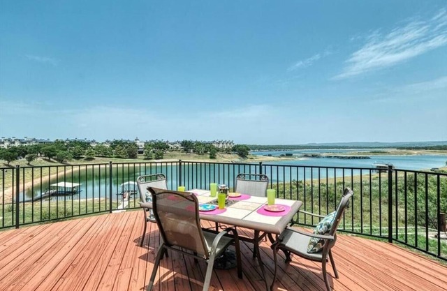 Lake Oaks Landing - Sunset Lake Views & Access to All Lago Vista Amenities